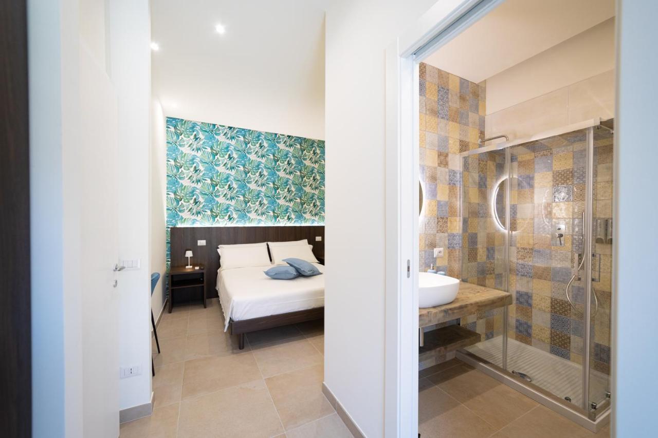 Numisia Guest House Terracina Exterior foto
