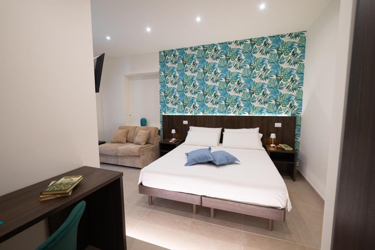 Numisia Guest House Terracina Exterior foto
