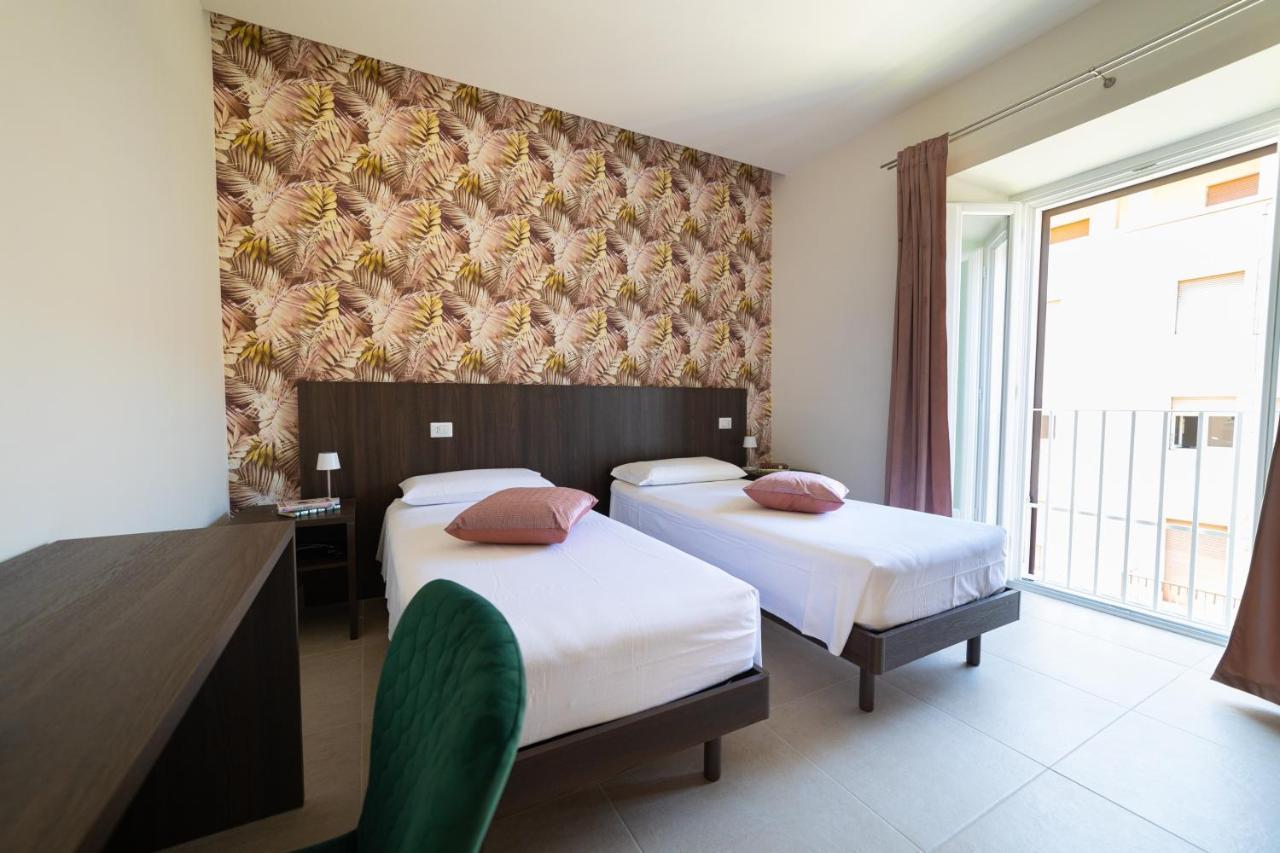 Numisia Guest House Terracina Exterior foto