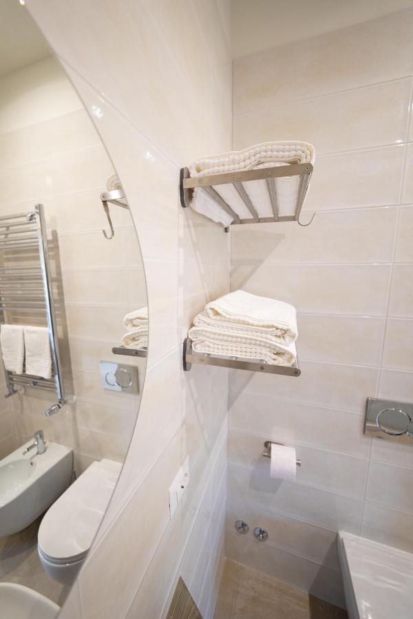 Numisia Guest House Terracina Exterior foto